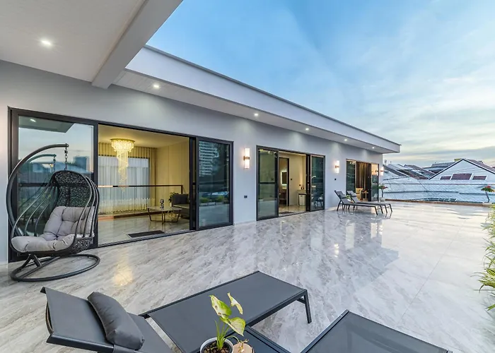 Jomtien Beach 5 Bedrooms - Independent Swimming Pool And Ktv